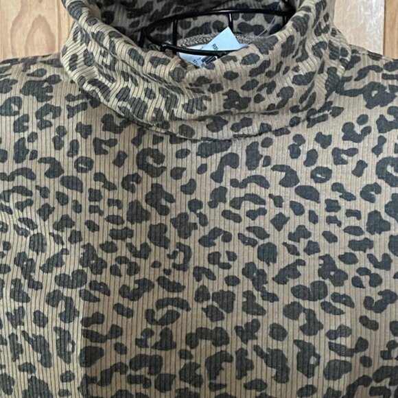 Style & Co Womens Long Sleeve Toffee Leopard Print Rib Turtleneck Top Medium NEW - Picture 3 of 7